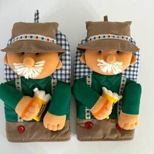 NWOT Pair of Novelty Oven Mitts-German Beer Meister Holding Stein of Beer-Padded